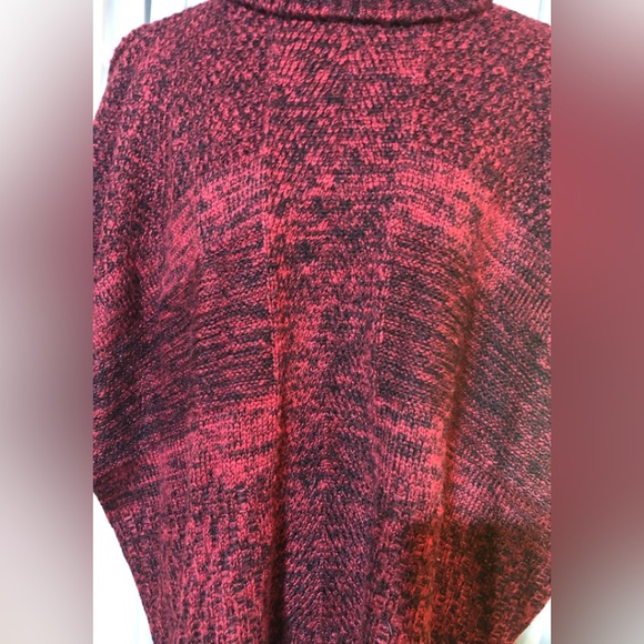 Cozy & stylish red poncho! - Picture 2 of 7